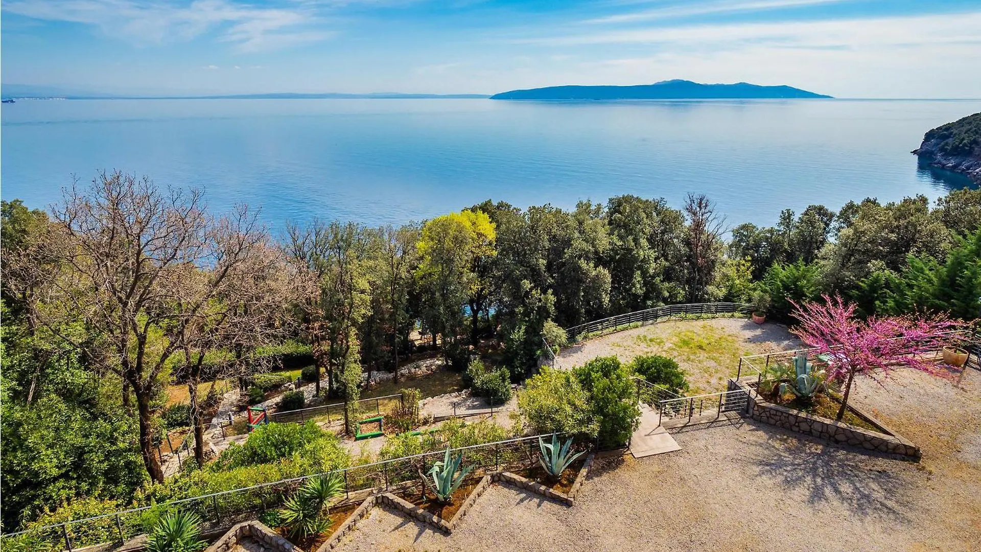3 Bedroom Cozy Apartment In Mošćenička Draga