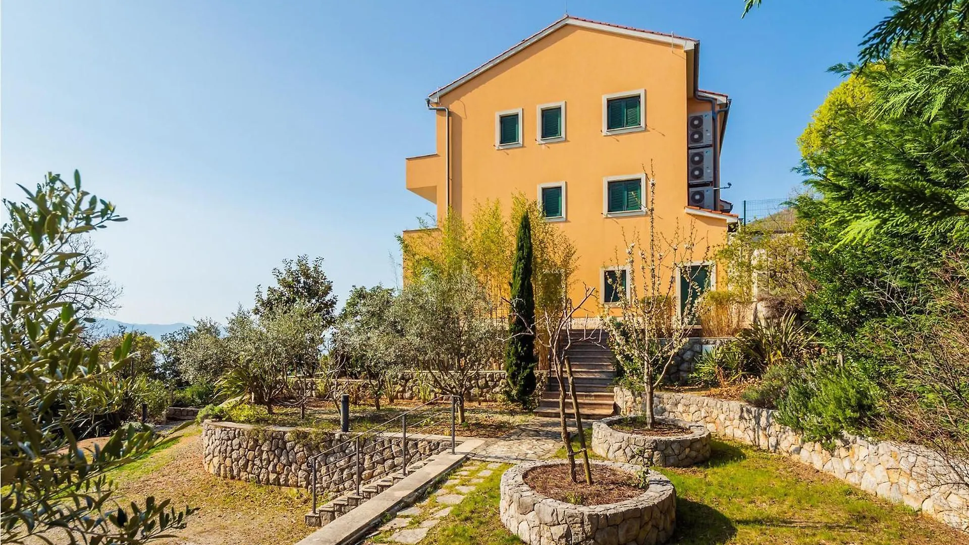 3 Bedroom Cozy Apartment In Mošćenička Draga